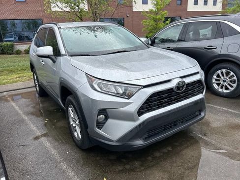 Used 2021 Toyota RAV4 XLE FWD image 3