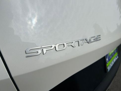 Used 2023 Kia Sportage LX image 33
