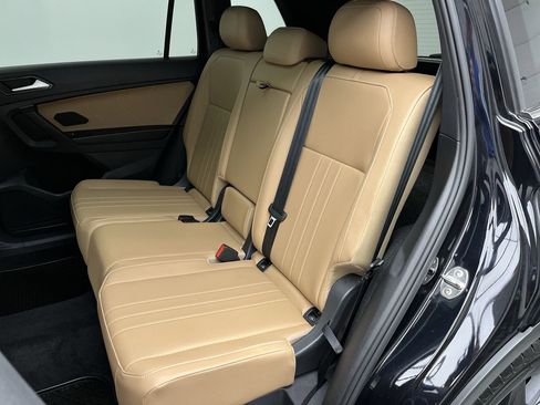 Used 2022 Volkswagen Tiguan SE AWD/4WD image 11