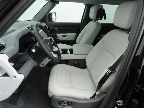 New 2026 Land Rover Defender 130 X-Dynamic SE image 19