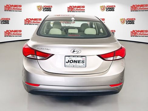 Used 2014 Hyundai Elantra SE w/ Option Group 02 FWD image 14