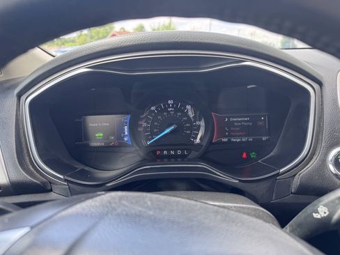 Used 2019 Ford Fusion SEL FWD image 21