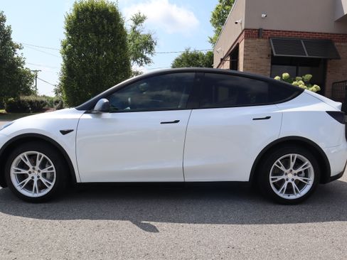 Used 2022 Tesla Model Y Long Range AWD/4WD image 10