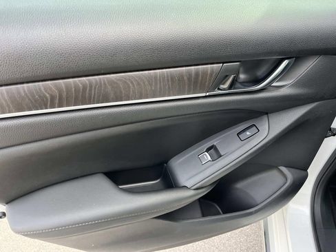 Used 2021 Honda Accord Touring image 18
