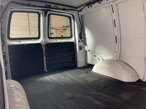 Used 2021 Chevrolet Express 2500 w/ Driver Convenience Package image 32