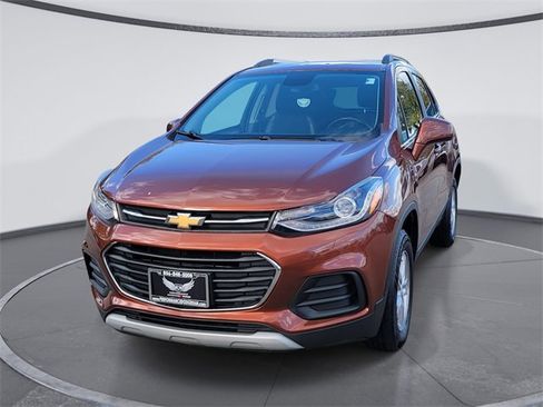 Used 2019 Chevrolet Trax LT w/ LT Convenience Package image 2