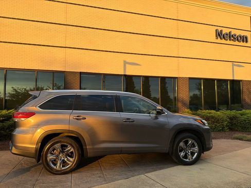 Used 2019 Toyota Highlander Limited Platinum AWD/4WD image 3
