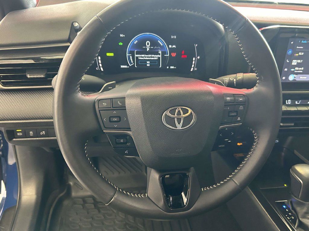 Used 2025 Toyota Camry SE FWD image 19