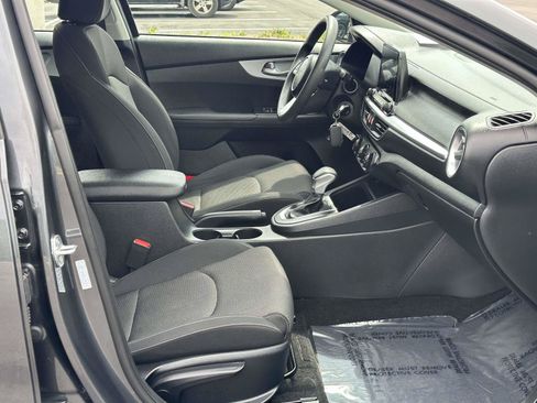 Used 2024 Kia Forte LXS w/ LXS Technology Package FWD image 6