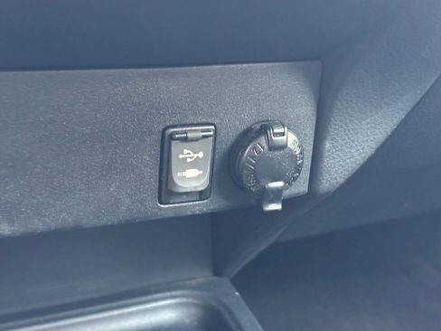 Used 2017 Toyota RAV4 LE image 15