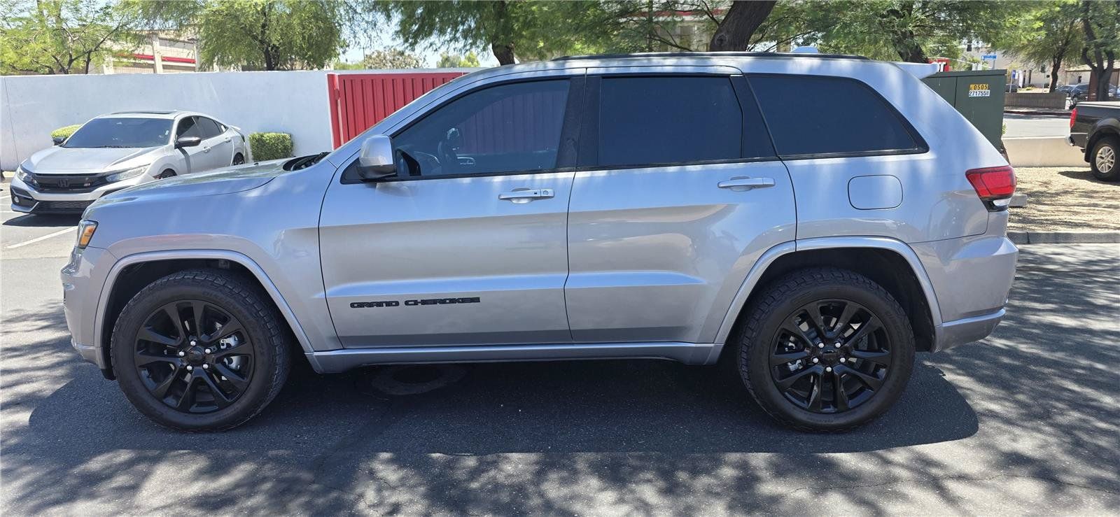 Used 2019 Jeep Grand Cherokee Altitude AWD/4WD image 8