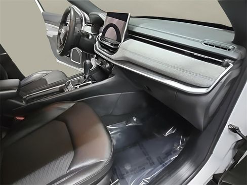 Used 2024 Jeep Compass Latitude image 19