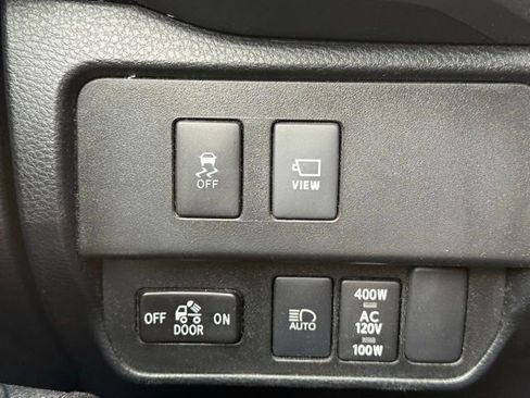 Used 2020 Toyota Tacoma TRD Sport w/ TRD Premium Sport Package AWD/4WD image 15