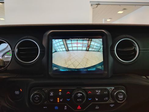 Used 2023 Jeep Wrangler Unlimited Sahara w/ Cold Weather Group image 18