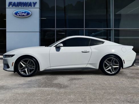 Used 2024 Ford Mustang Coupe image 7