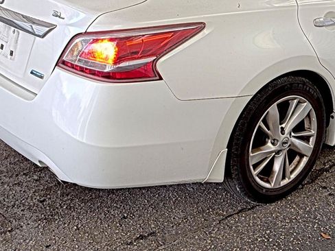 Used 2013 Nissan Altima 2.5 SL w/ Technology Pkg FWD image 12