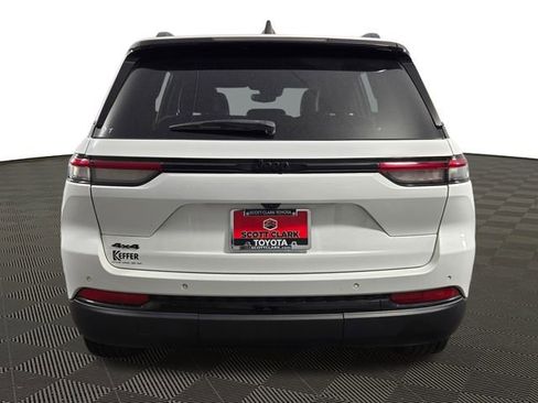 Used 2023 Jeep Grand Cherokee Altitude image 6