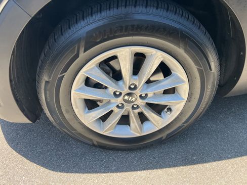 Used 2020 Kia Sorento LX FWD image 4
