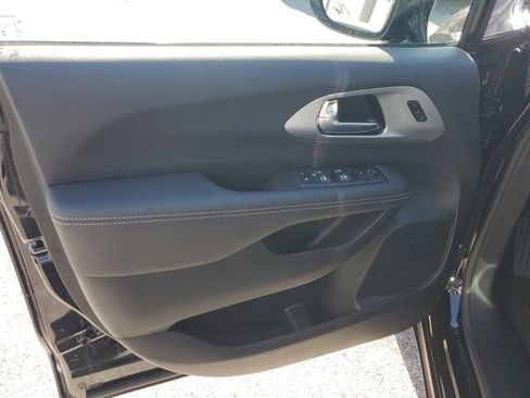 New 2026 Chrysler Pacifica Limited w/ S Appearance Package image 10