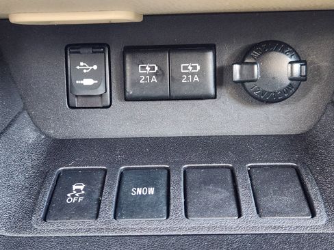 Used 2018 Toyota Highlander XLE image 25