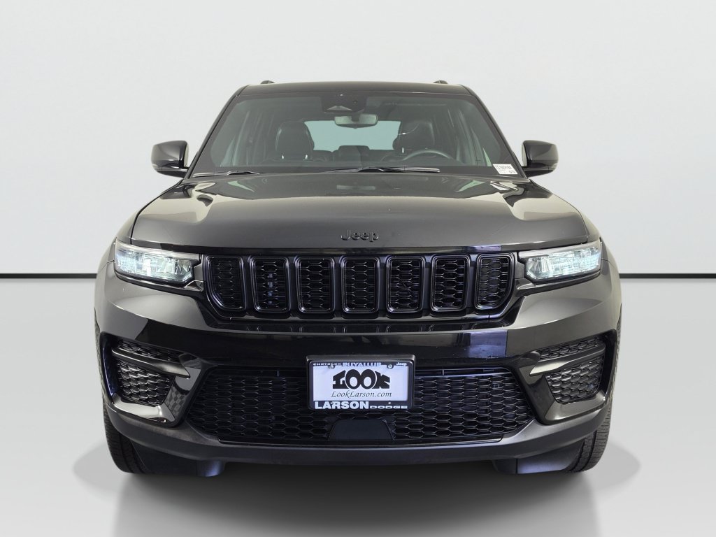 Used 2024 Jeep Grand Cherokee Altitude AWD/4WD image 9