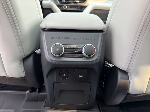 Used 2025 Ford Explorer Platinum w/ Ultimate Package AWD/4WD image 19