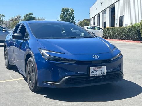 Used 2024 Toyota Prius LE FWD image 4