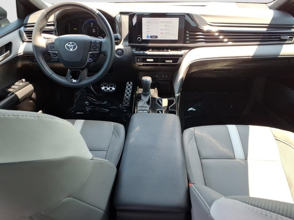 Used 2025 Toyota Camry SE FWD image 12