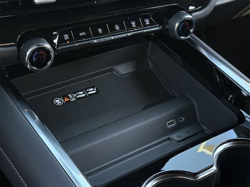 New 2026 Chevrolet Suburban Premier image 17