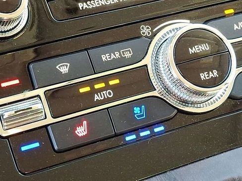 Used 2024 Lincoln Navigator Premiere image 22