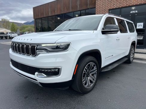 Used 2024 Jeep Wagoneer L Series II w/ Flexible Seating Group image 8