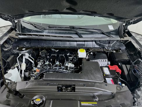 Used 2025 Nissan Pathfinder SL AWD/4WD image 35