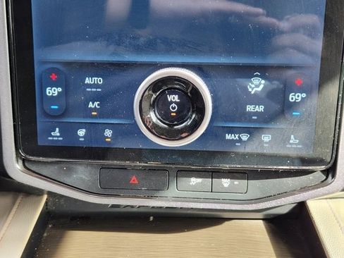 Certified 2022 Ford Expedition Limited image 17