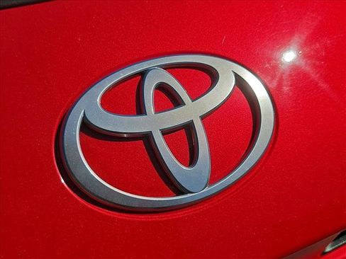 Used 2025 Toyota Camry SE FWD image 30