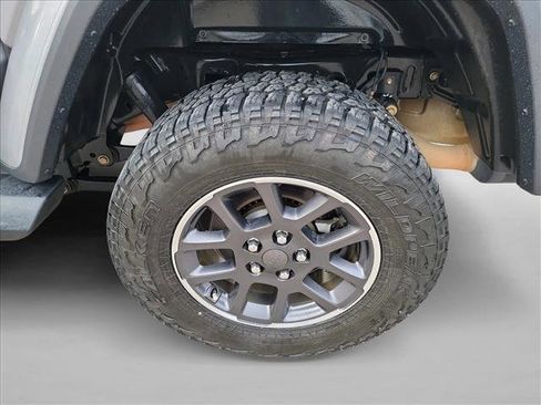 Used 2020 Jeep Gladiator Overland image 12