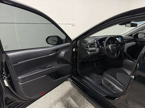 Used 2022 Toyota Camry SE FWD image 9