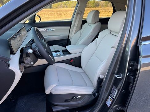 New 2026 Genesis GV70 2.5T Select image 18