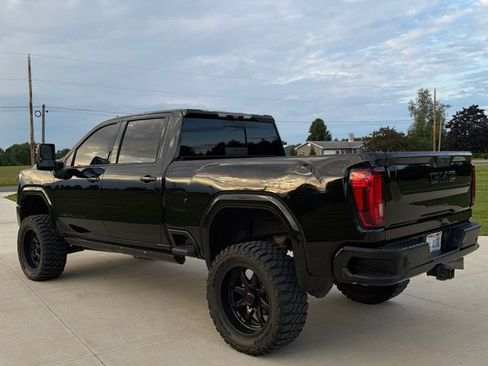 Used 2021 GMC Sierra 2500 Denali w/ Denali Black Diamond Edition AWD/4WD image 3