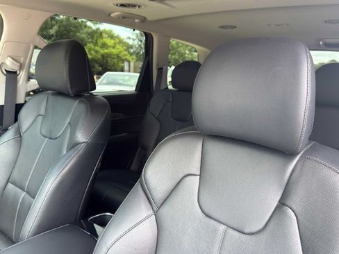 Certified 2024 Kia Telluride EX w/ EX Captain's Chair Package AWD/4WD image 15