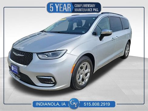 Used 2023 Chrysler Pacifica Limited FWD image 1