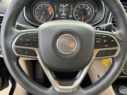 Used 2019 Jeep Cherokee Latitude w/ Popular Appearance Group image 23