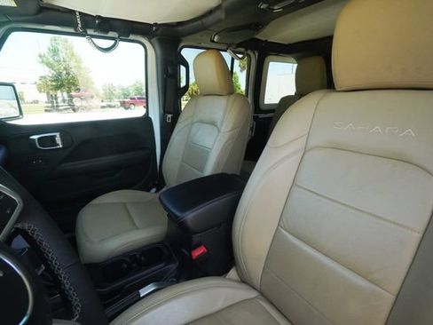 Used 2018 Jeep Wrangler Unlimited Sahara AWD/4WD image 35