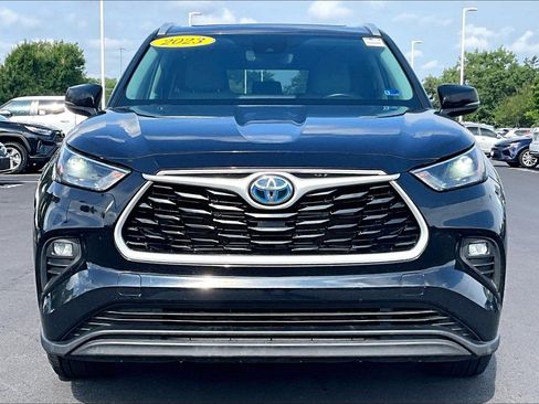 Used 2023 Toyota Highlander XLE FWD image 3