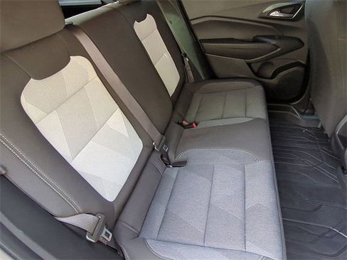 Used 2024 Chevrolet Trax RS w/ Sunroof Package image 25