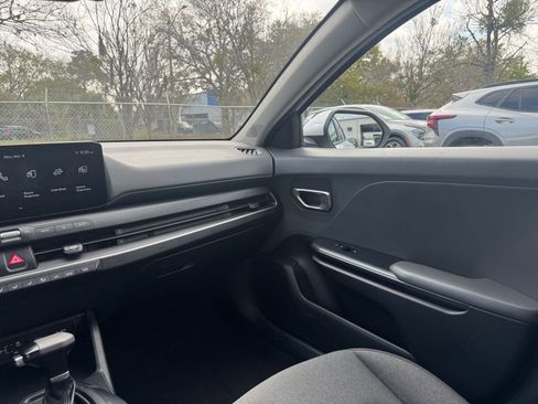 Used 2025 Kia K4 LXS image 34