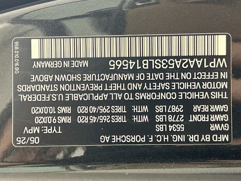 Certified 2025 Porsche Macan AWD/4WD image 35