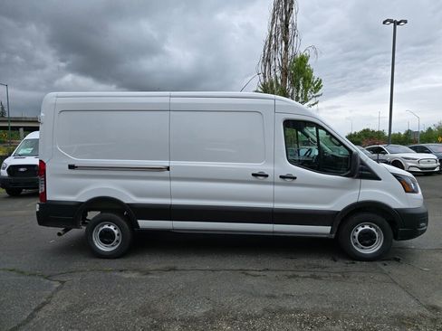 New 2026 Ford Transit 250 148 Medium Roof RWD image 4