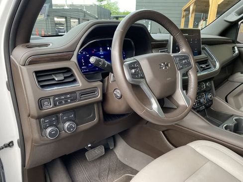 Used 2023 Chevrolet Tahoe Z71 w/ Luxury Package AWD/4WD image 2