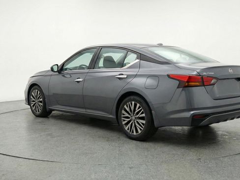Used 2025 Nissan Altima 2.5 SV FWD image 6