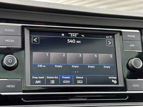 Used 2023 Volkswagen Jetta SE w/ Panoramic Sunroof Package image 18